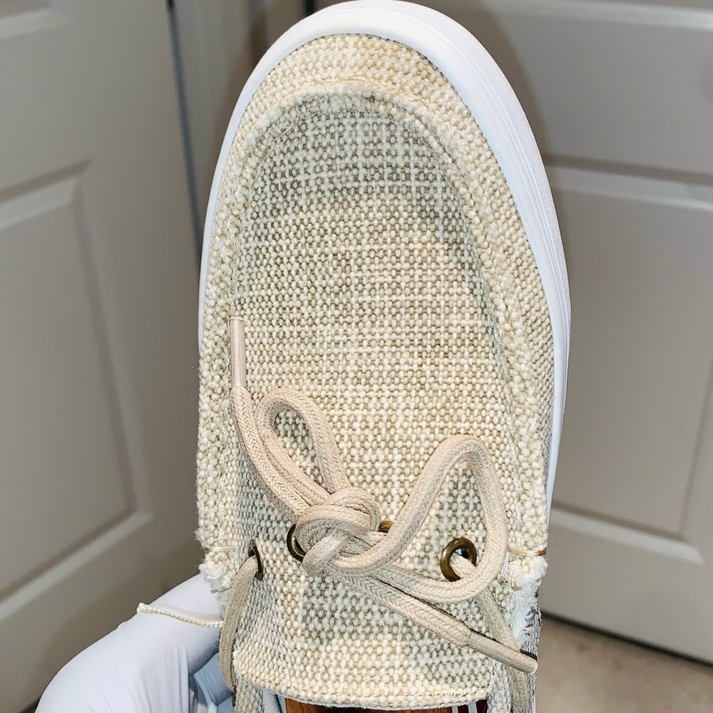 Lands End Canvas Boat Shoe. - Picture 9 of 14